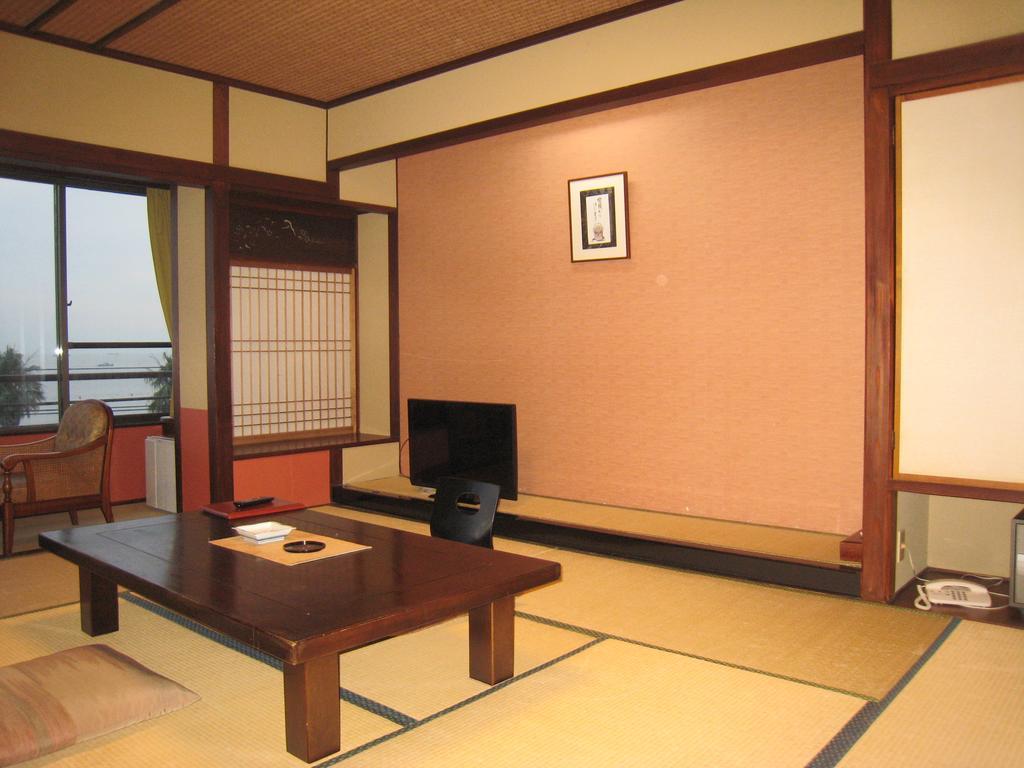 Отель Utsumionsen Ichizu Aichi Экстерьер фото